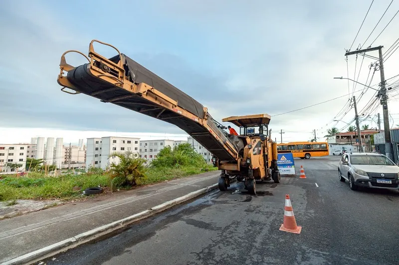 Pavimenta Lauro chega a Areia Branca com obras em ruas e avenida