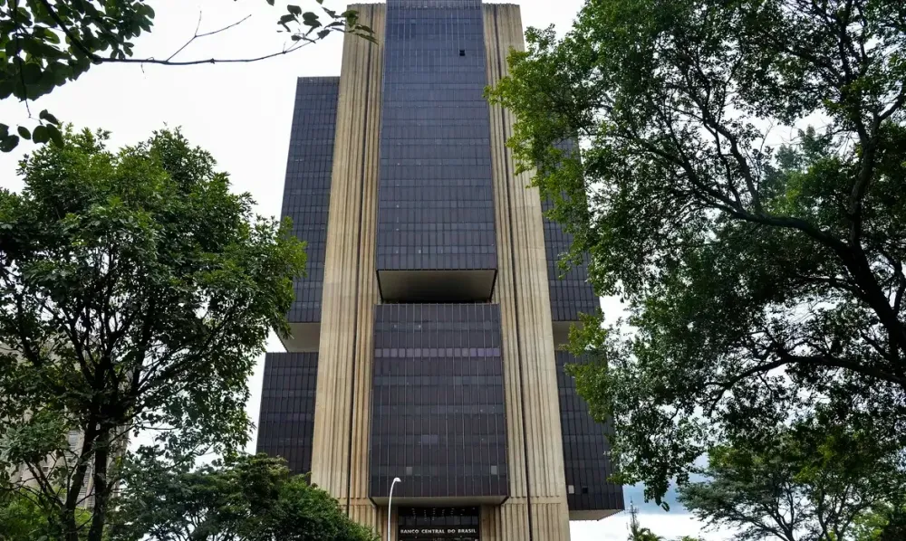 Copom reduz taxa Selic de 14% para 13,75% ao ano