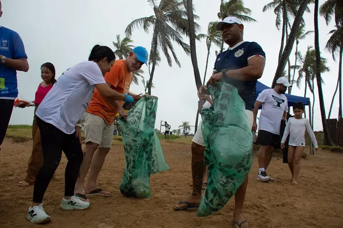 Mutirão reúne voluntários para limpeza da Praia do Surf neste sábado (19)