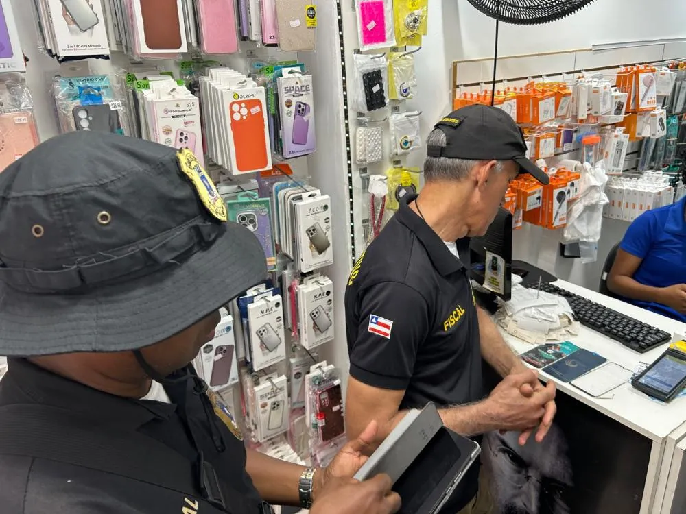 Homem é preso por receptação durante fiscalização de lojas de celulares em Lauro de Freitas