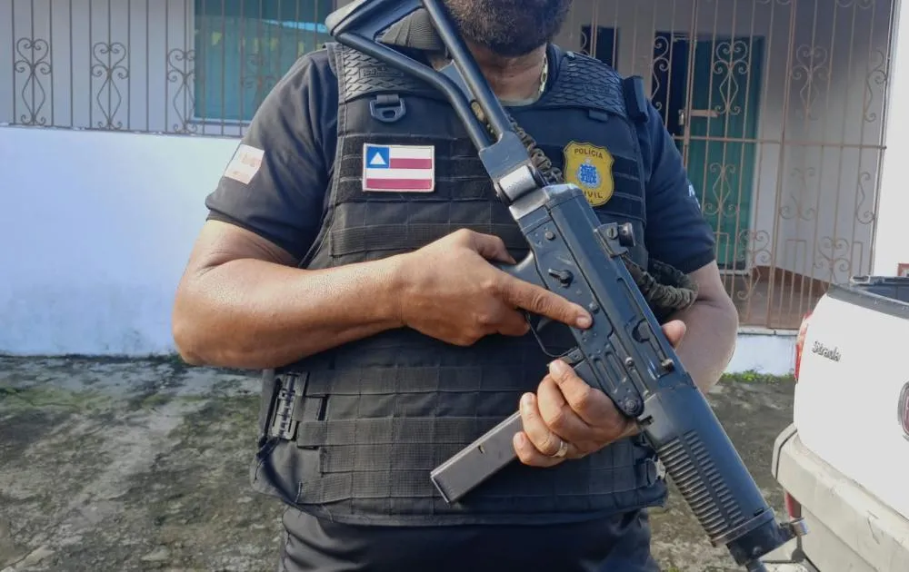 Polícia Civil prende em Lauro de Freitas suspeito de ameaçar ex-companheira em cidade do interior