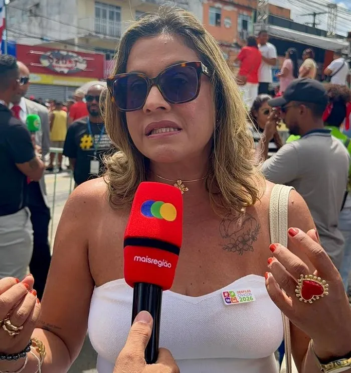 Regulação na mira da oposição: secretária de Camaçari admite desafios e reage às críticas