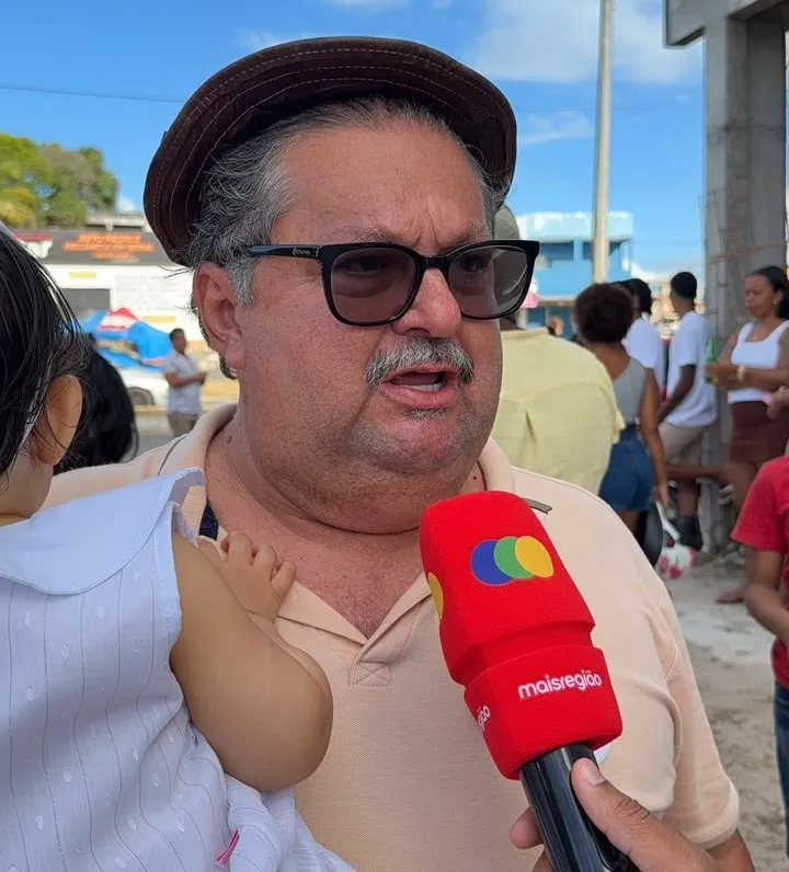 Júnior do Requeijão fala em esperança com a filha no colo e aposta em mudança na Bahia