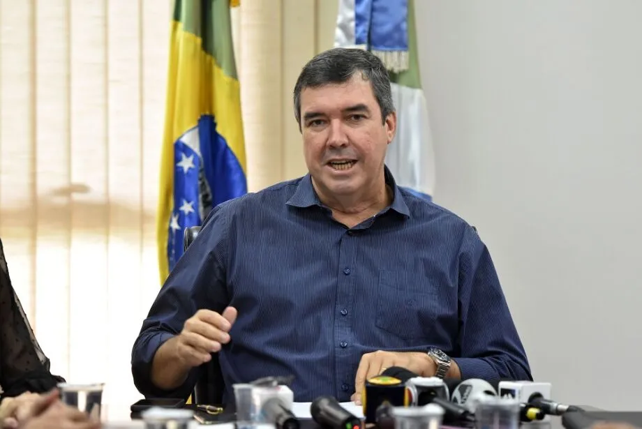 Eduardo Riedel é reeleito governador de Mato Grosso do Sul no 1º turno
