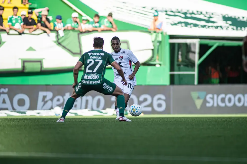 Vitória x Chapecoense: veja onde assistir, escalações e arbitragem pelo Brasileirão