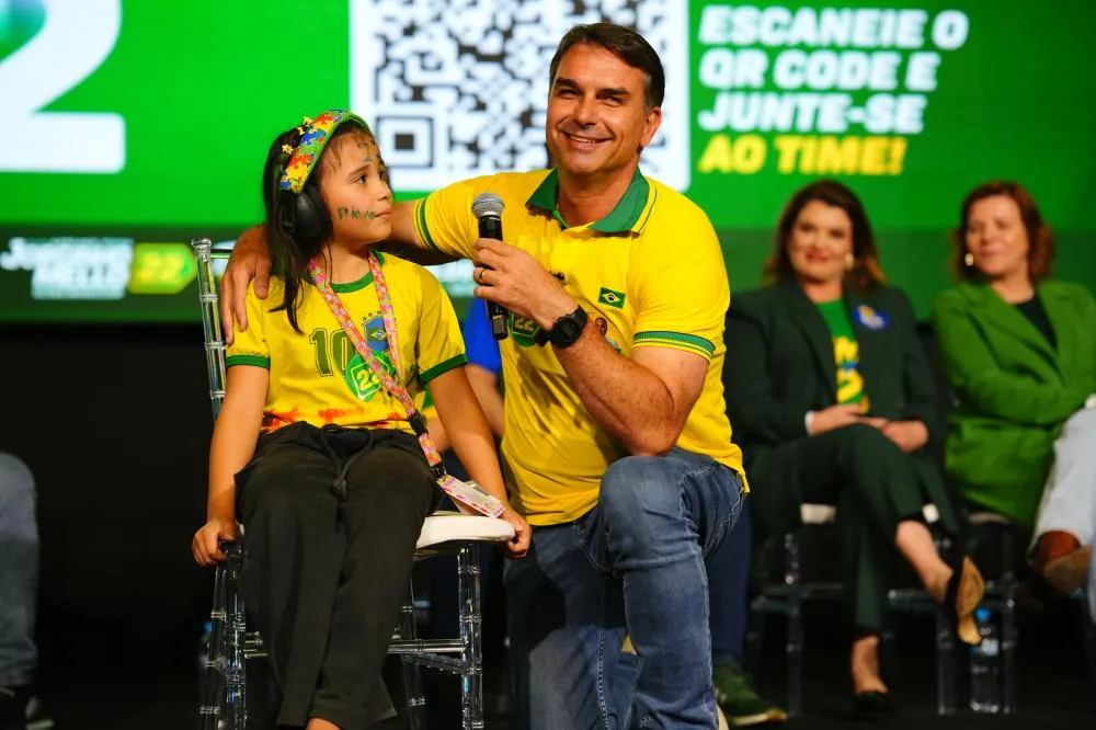 TSE confirma falha técnica em propaganda de Flávio Bolsonaro e anuncia reexibição com áudio