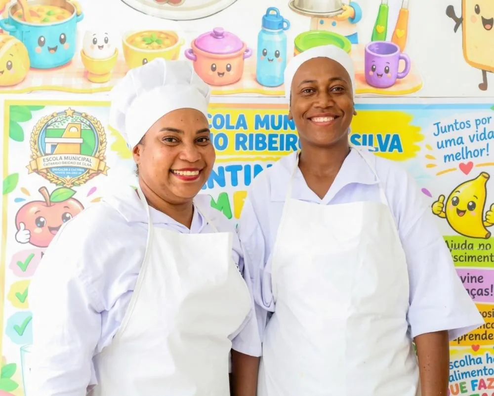 Prefeitura entrega fardamento completo a 142 copeiros da rede municipal de ensino
